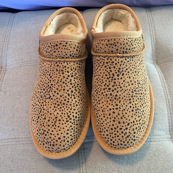 Cushionaire faux shearling clog - Picture 2 of 7